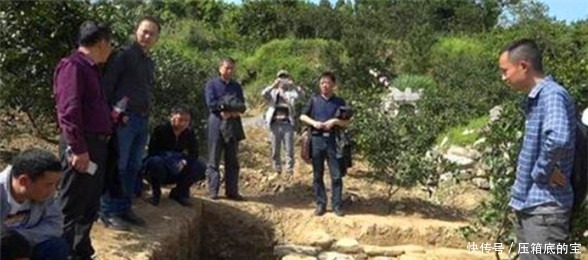 棺材上刻着“开馆即死”,专家壮胆打开棺材后,却都很开心!