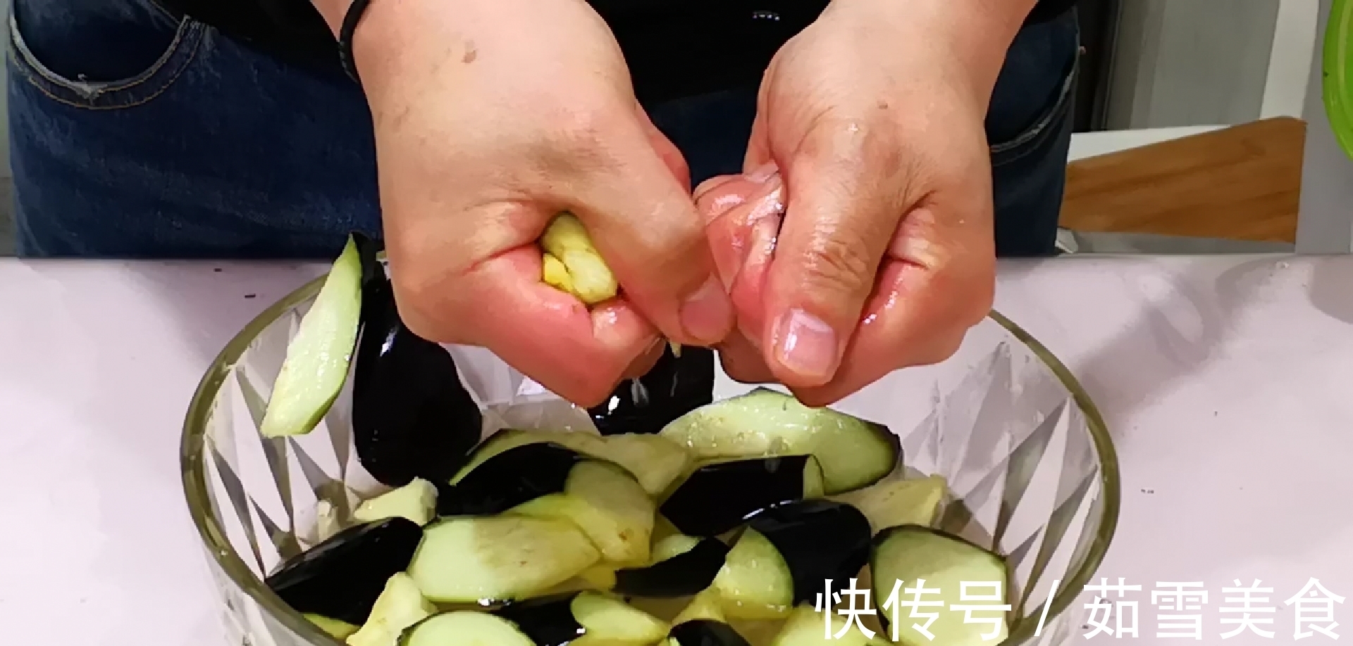 入味|做茄子，切记别直接下锅，多加1步，茄子不油腻，还更入味