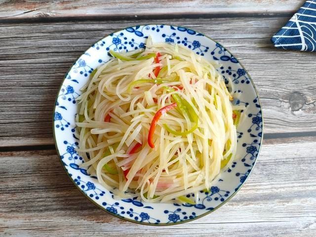 什么时候|炒土豆丝，什么时候放醋是关键，这一步做对，怎么炒都脆爽好吃