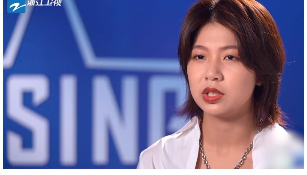 尹毓恪|《好聲音2021》第一場(chǎng)PK，快樂(lè)男聲季軍被淘汰，那英的選擇很明智