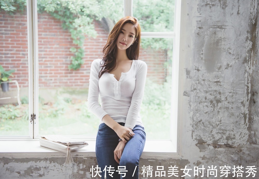 高跟鞋 简约又时尚的搭配总是很显气色！修身牛仔裤搭配高跟鞋简约大气