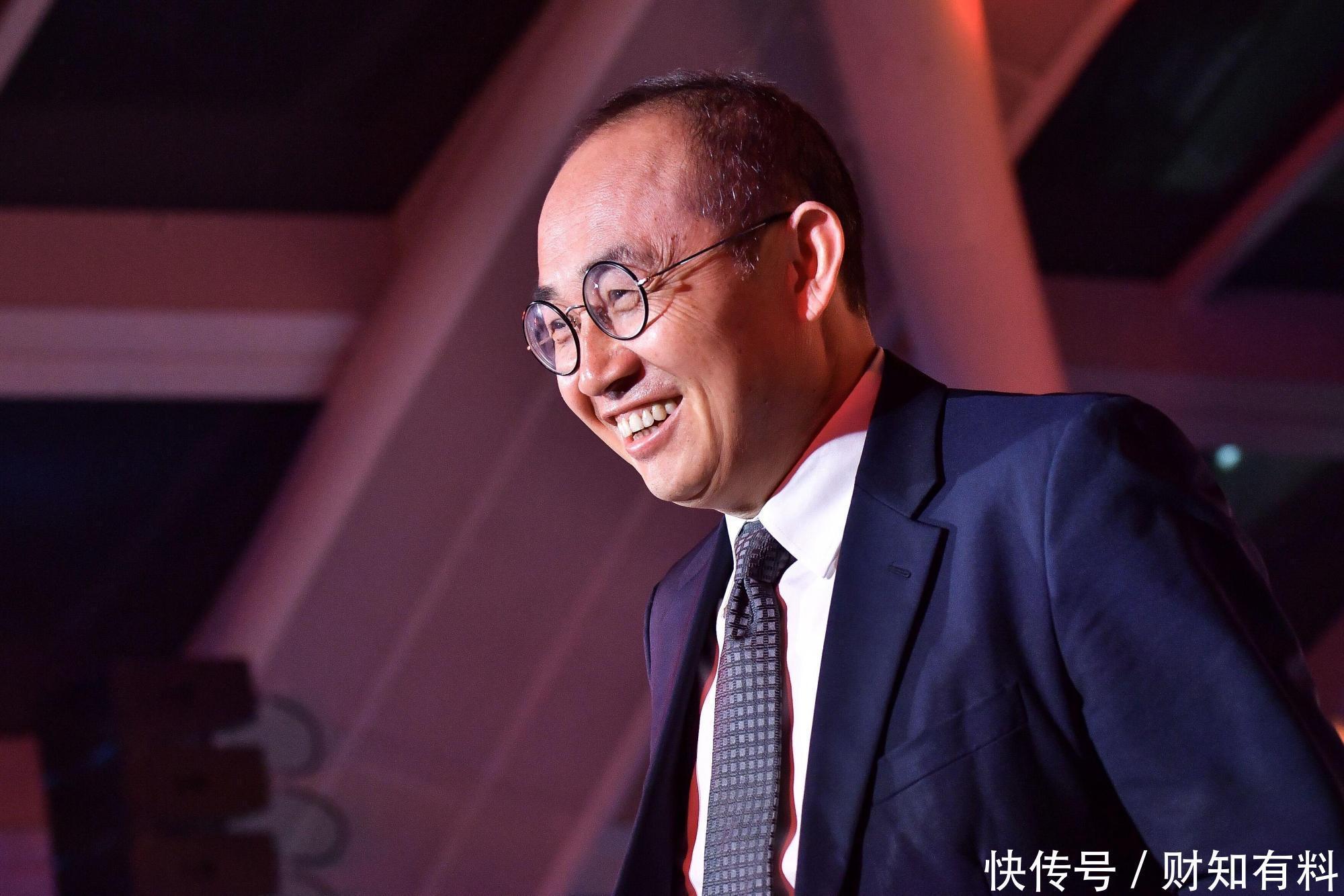 地产|套现195亿元,“脱身”房地产成功,潘石屹为啥要卖掉SOHO中国?