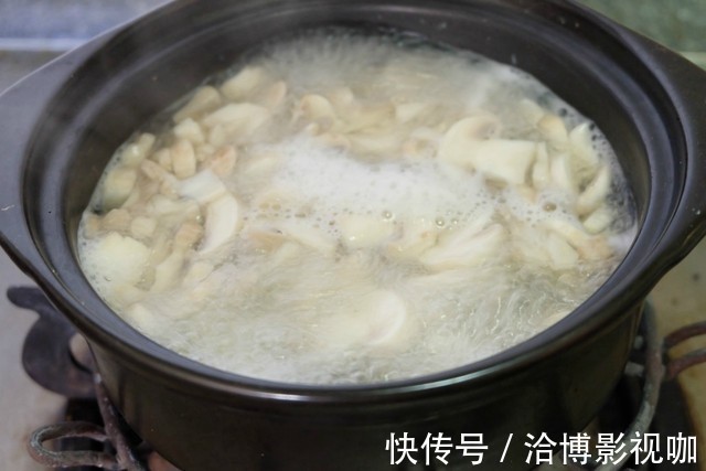 口蘑这个做法好，简单易学的快手家常菜，清爽鲜嫩，热量低不怕胖