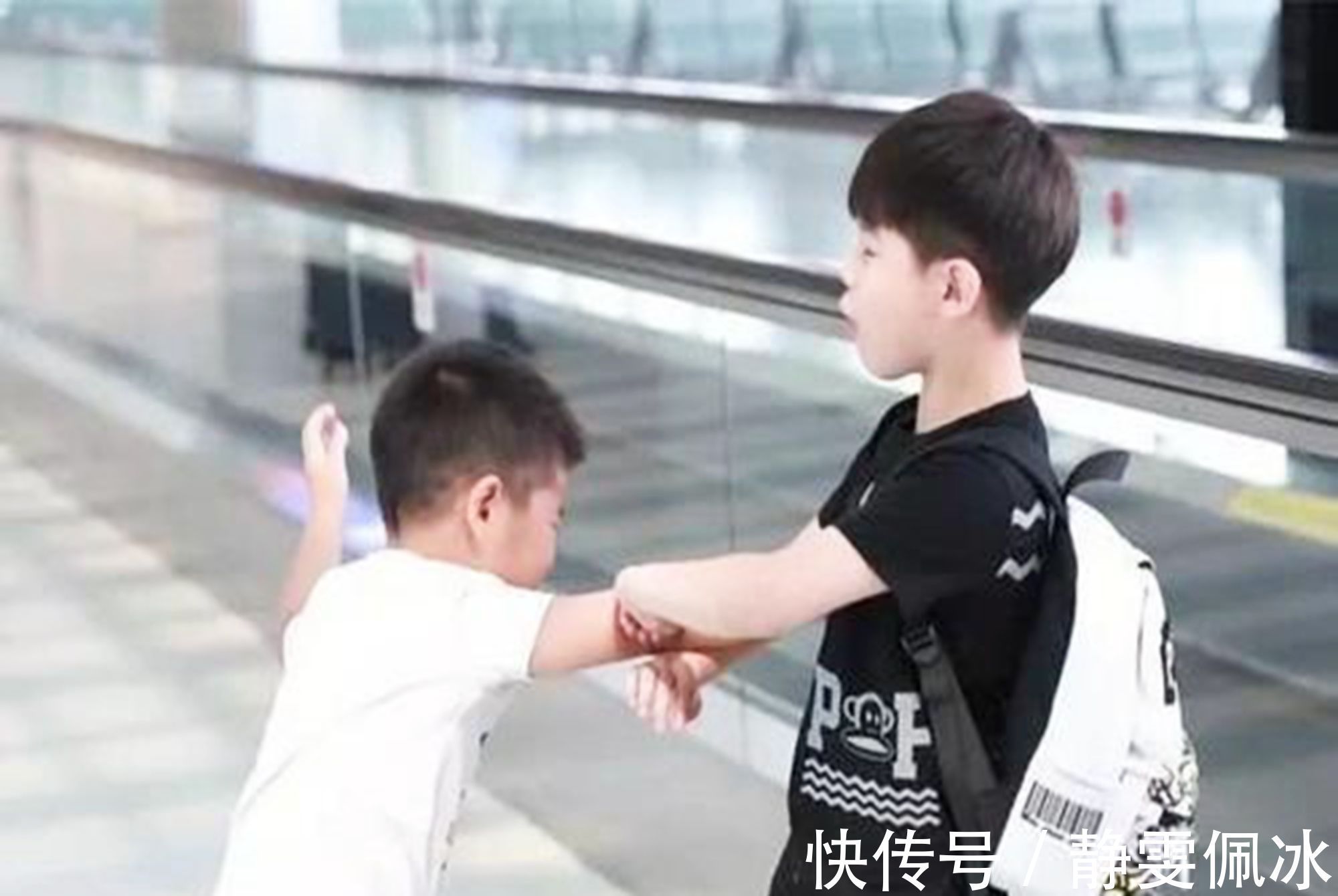 公婆|“后悔让二胎随我姓”二胎妈妈深夜的一条朋友圈,引发过来人共鸣