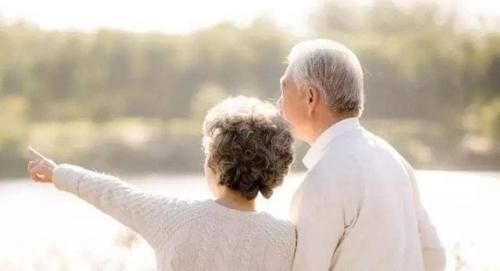 稳定血糖|糖尿病的“源头”已发现，不是甜食，而或许是天天都吃的“该物”