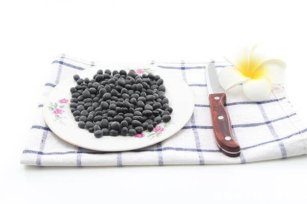 排尿困难|不论男女,每天吃一勺醋泡黑豆,几个好处或会主动找上你