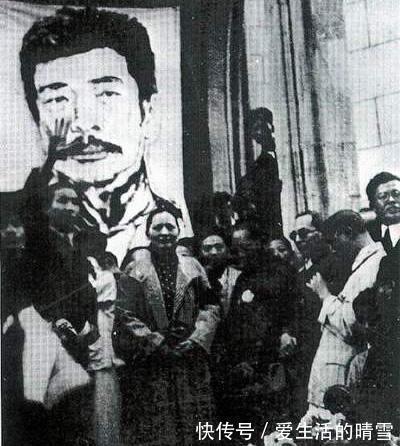 胡风$鲁迅先生的葬礼有多隆重:国母宋庆龄主持,胡风、巴金抬棺!