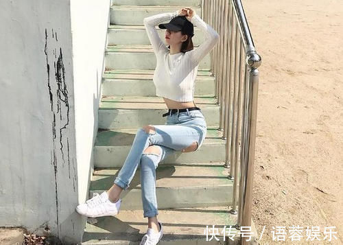 曼妙|女神穿搭：小姐姐爱穿清秀唯美的紧身牛仔裤，演绎休闲时尚的甜美