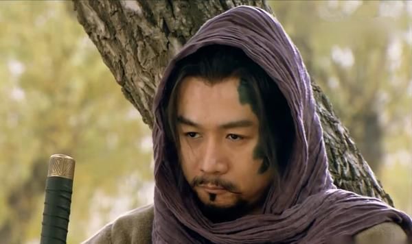 排名第十九的梁山好汉与秦明不分高下,面对关胜仅支撑十个回合