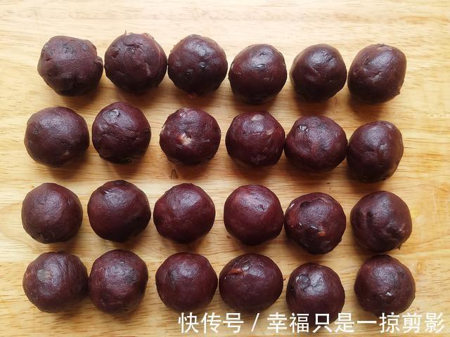 面粉别做馒头了,试试此款点心,个人觉得比馒头好看还好吃,真香