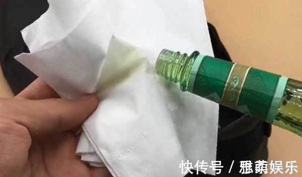 茶叶 在鞋子里面撒上一把“它”,不管多臭的鞋子,分分钟去除臭味!
