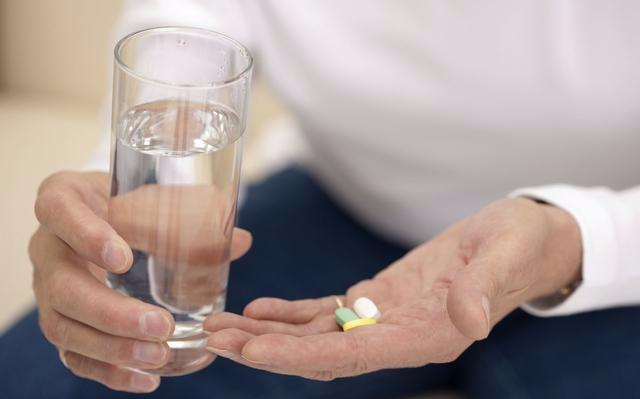 我是大医生|50岁是“长寿关键期”,睡前坚持4个习惯,身体健康,少生病