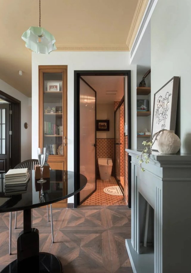 卫生间|57㎡复古法式风,玄关柜设计,改变入户正对卫生间,干区直接放外面