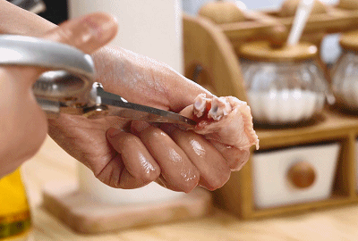 别再出去吃了,鸡翅酿虾滑自己做更好吃