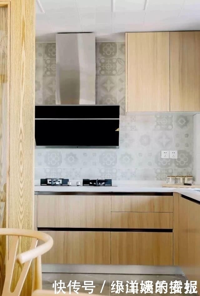 时尚感|142平的简约风三房,木色搭配白色,简洁中透露出时尚感