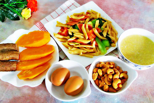 一日三餐|人到中年要养生，三个坚持，两个不要，一个畅通，为你助力