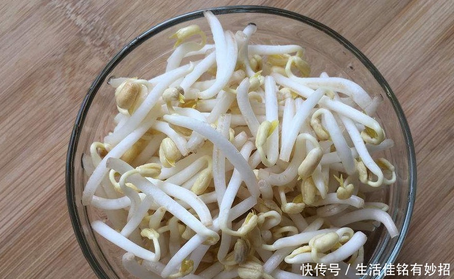 炒出来的绿|清炒绿豆芽,直接下锅炒大错特错,掌握技巧,豆芽清脆鲜嫩更可口