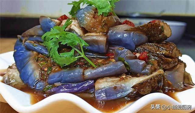 腌茄子|夏天正是吃茄子的时候，把它做成小腌菜，特好吃，放一年都不坏
