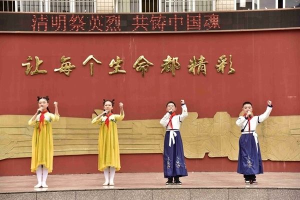 同吟清明谣 共铸中国魂 ——眉山市东坡区苏南小学开展“清明祭英烈 共铸中国魂”主题活动