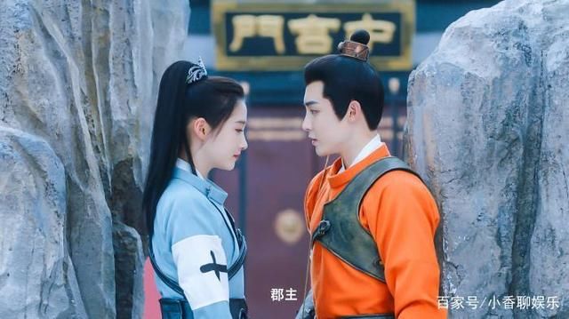 搭档杨超越综艺，侯明昊双剧预定播出，并与宋祖儿关晓彤合作