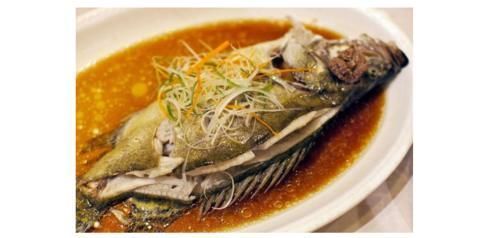 吃鱼识人术:第一筷子夹这个部位的人“没教养”,容易被人瞧不起