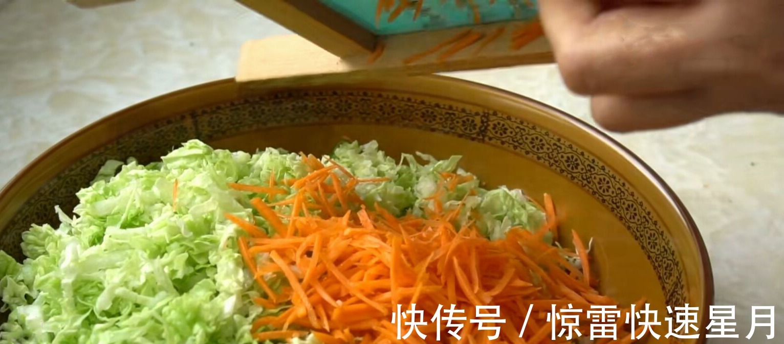 步骤|白菜加3个鸡蛋，2分钟教你做懒人早餐，手不沾面，口感鲜营养全！