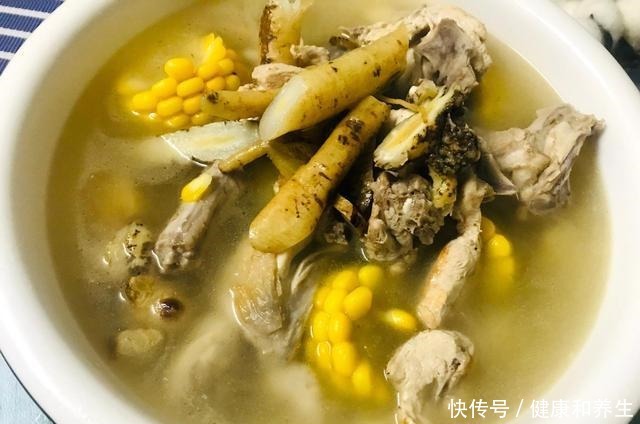 天冷了,炖鸡汤加一鲜品,味香味浓,甘甜滋补,手脚暖和不冰冷