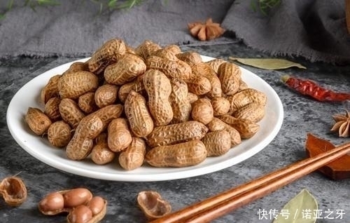  口感|花生煮熟吃和生着吃，哪种更有营养，爱吃花生的人，可别吃错了