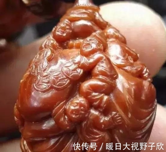 魏学洢!盘了600年的橄榄核包浆啥样?玉化橄榄核雕欣赏