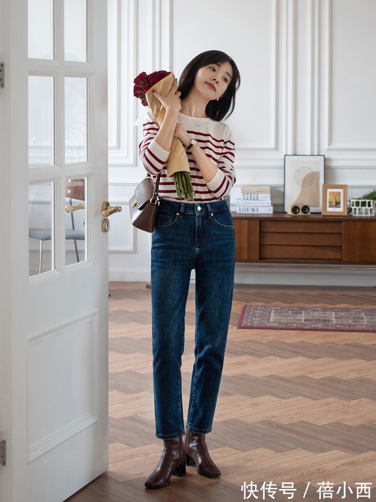 保暖性 秋季还是穿“牛仔裤”最时髦,这样搭配毛衣、风衣、大衣,真高级