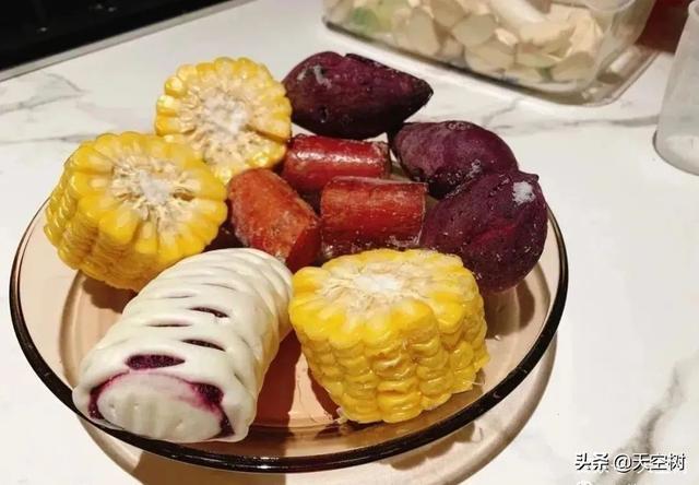 这么快就能准备好全家人一周的饭！看这三位妈妈的高效“备餐法”