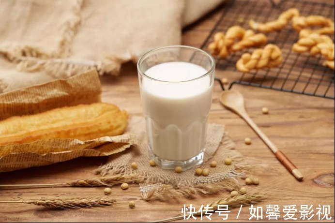 奶制品|高血脂的人不能喝奶制品?医生提醒:不想血脂升高,做好这3点