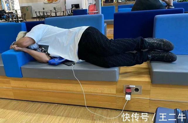 名嘴|洛国富遭大V狠批!央视名嘴:矫情的巴西大爷,1名记建议国足开除