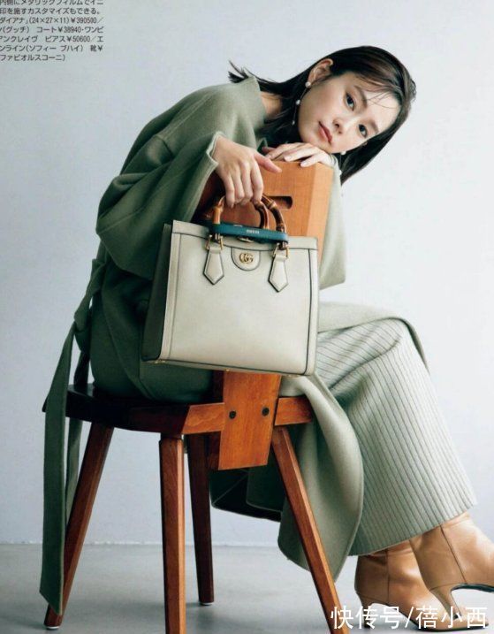 针织连衣裙 冬季买外套,建议40岁女人多选“长款大衣”,时尚、体面又高级