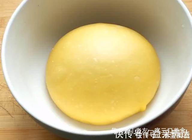 我家面粉从不蒸馒头，加2根香蕉，简单几步，出锅给肉不换，真香