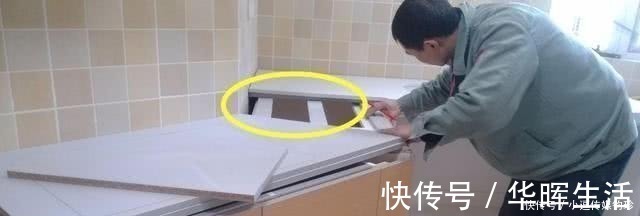 铝合金|橱柜下面还要垫东西？多亏师傅提醒，不然剁个排骨，台面都得裂！