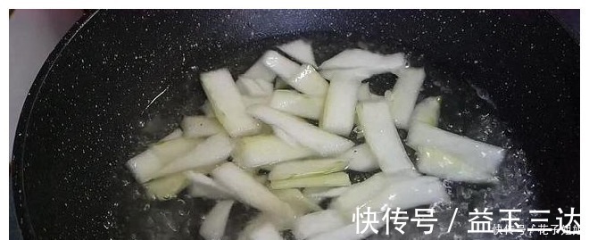 冬瓜最好吃做法，不凉拌，不红烧，比肉还香，一大盘上桌不够吃！