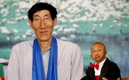 辛幸|身高2.36米的“巨人”,曾不顾医生阻拦执意生下一娃,后来怎样?