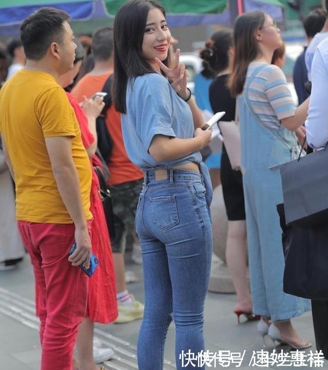 小姐姐|衣柜里要有一条破破烂烂的牛仔裤,个性百搭,还能让你光彩照
