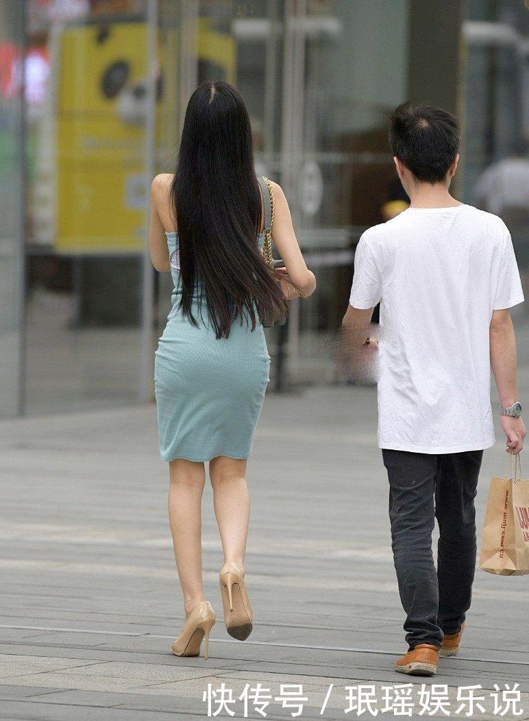 穿修身挂脖裙舒适又显身材,太亮眼了吧