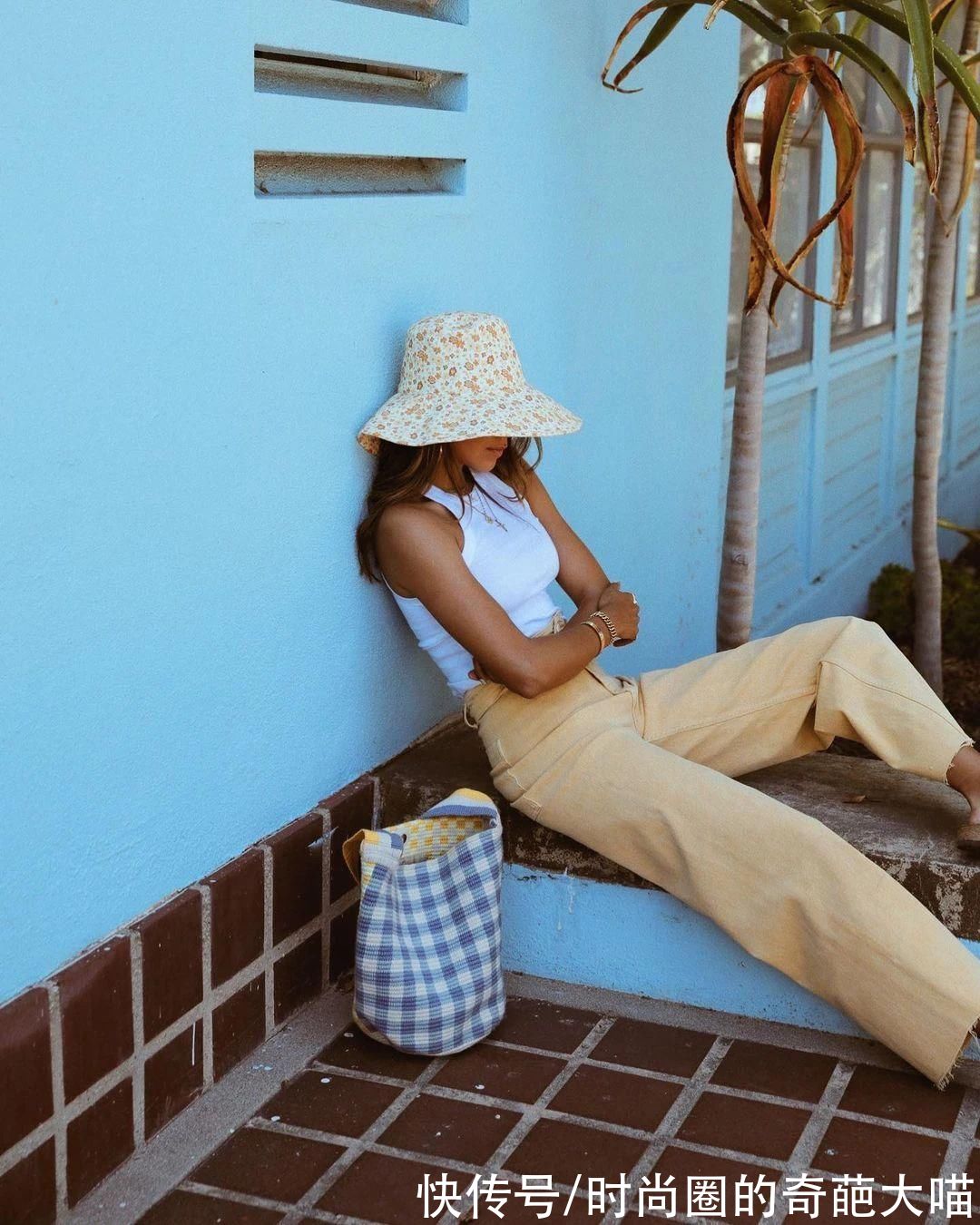 小个子|35岁的1米5大妈，头大身小却斩获600万粉丝，穿搭竟比造型师还牛