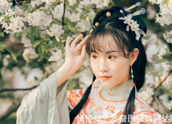 天姥连天向天横#格律诗不好写,古诗就好写?杜绝误区,且看李白对韵脚变化把控