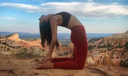 背部|瑜伽后弯好处多多,每天弯一弯,让你背部更加挺拔
