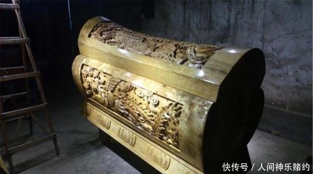 去世|女子难产昏厥,被误认去世入棺下葬,200年后开棺其中景象凄惨