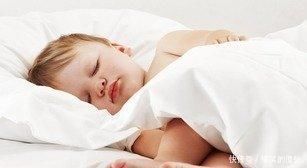 妈妈们|宝宝踢被子不是因为热,背后隐藏“信号”要看懂,有些病耽搁不得