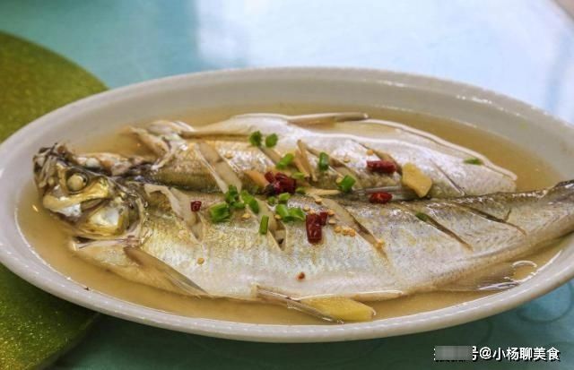 做清蒸鱼时，牢记3个技巧，清蒸鱼鲜嫩美味，而且没有鱼腥味
