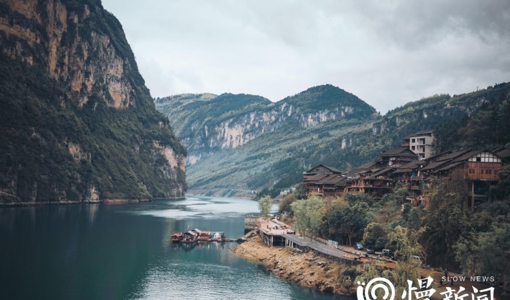 颜料#用画笔颜料定格泼墨山水 龚滩,为何如此被画家钟情