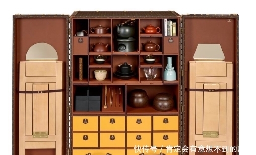 你嫌弃巴黎世家、LV牛年限定太丑,却被悄悄割了流量韭菜