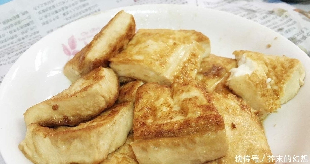 不粘锅|煎豆腐时,直接下锅万万不可,煎之前多加一个步骤,豆腐不粘锅
