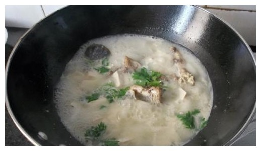 鱼头豆腐汤的做法，多加这一步，汤汁浓白、营养丰富